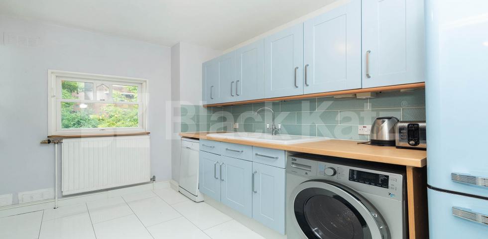 			STUNNING SPACIOUS ONE BED!, 1 Bedroom, 1 bath, 1 reception Apartment			 Warltersville Road, Archway / Crouch Hill